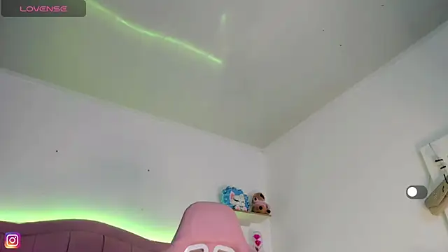 Zoe Luxxe  online show from 06.20.26
