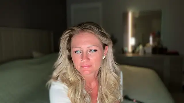 Snapshot of BlondeMilf82 chatting on 06.19.26 BlondeMilf82 online show from 06.19.26