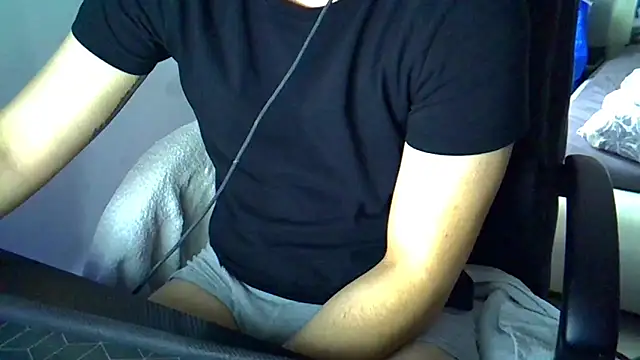 Snapshot of freklogas chatting on 04.23.26 freklogas online show from 04.23.26