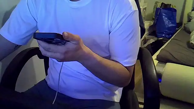 Snapshot of freklogas chatting on 05.14.26 freklogas online show from 05.14.26