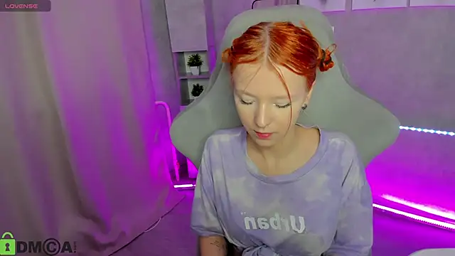 Emma Dusk online show from 04.21.26