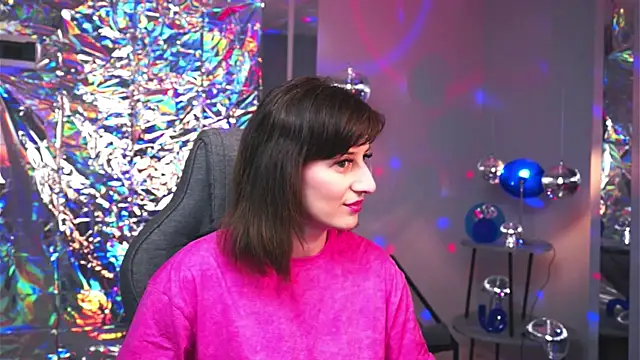 EmmaWheelers online show from 04.10.26