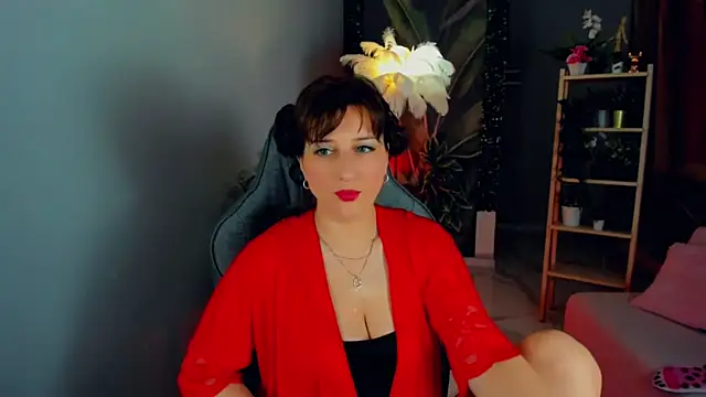 EmmaWheelers online show from 05.07.26
