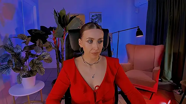 Snapshot of MonicaRiley chatting on 06.02.26 MonicaRiley online show from 06.02.26