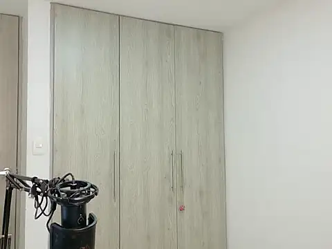 SarahMoonXO online show from 04.19.26