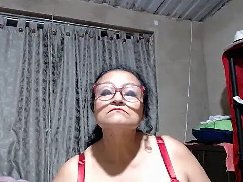 Snapshot of _BellaNocturna chatting on 04.21.26 BellaNocturna online show from 04.21.26