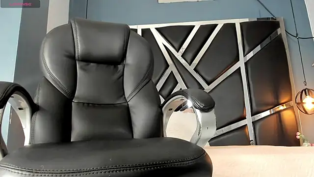 Esmeralda  18 online show from 03.31.26