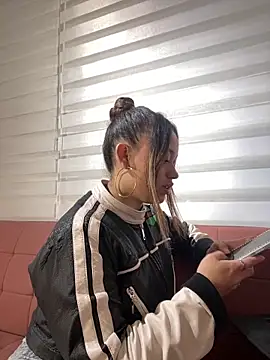 Baby Pink Love online show from 05.04.26