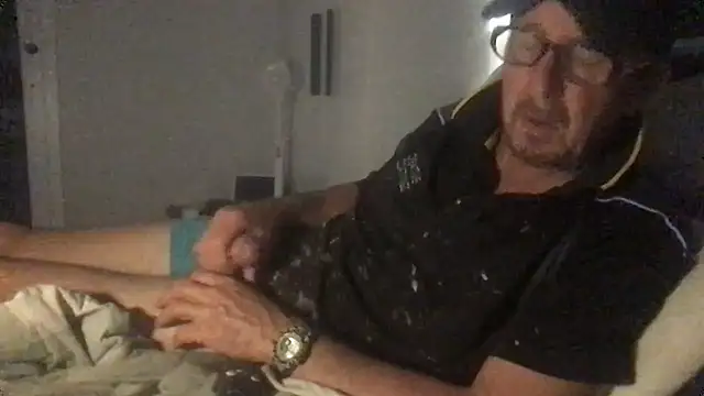 Snapshot of MrBombasticxxx chatting on 05.28.26 MrBombasticxxx online show from 05.28.26