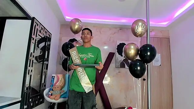 SKINNY BOYXXX online show from 04.15.26