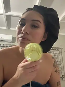 Holy Desiree online show from 04.03.26