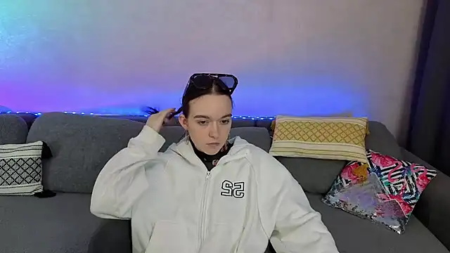 Snapshot of SunyLily chatting on 05.16.26 SunyLily online show from 05.16.26