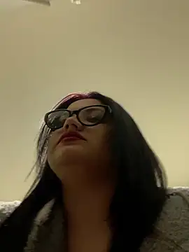 julietalovee online show from 04.18.26