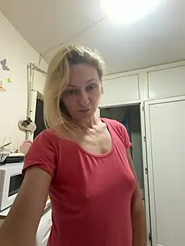 Snapshot of Secret_Ladyx chatting on 06.15.26 Secret Ladyx online show from 06.15.26