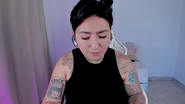 Snapshot of heeyy_kitty chatting on 03.25.26 heeyy kitty online show from 03.25.26