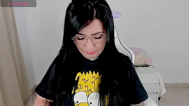Snapshot of heeyy_kitty chatting on 04.06.26 heeyy kitty online show from 04.06.26