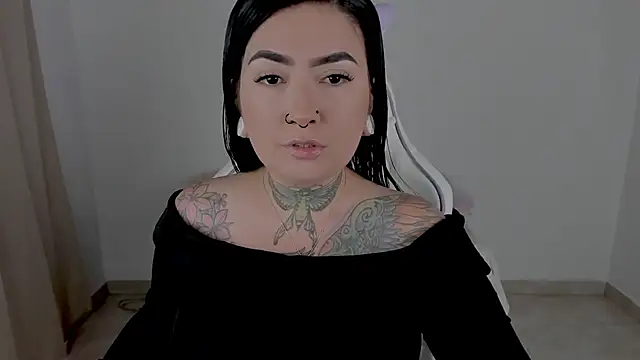 Snapshot of heeyy_kitty chatting on 04.13.26 heeyy kitty online show from 04.13.26