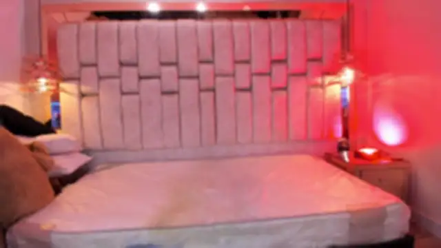 FoxxxyPink online show from 04.28.26