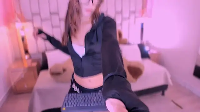 FoxxxyPink online show from 05.14.26