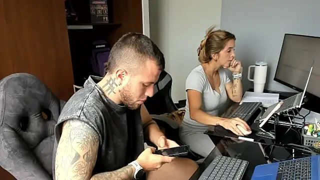 Snapshot of Dra-Dr-Fitness chatting on 03.12.26 Dra-Dr-Fitness online show from 03.12.26