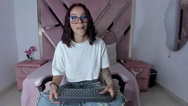 Angell cherryht online show from 07.14.26