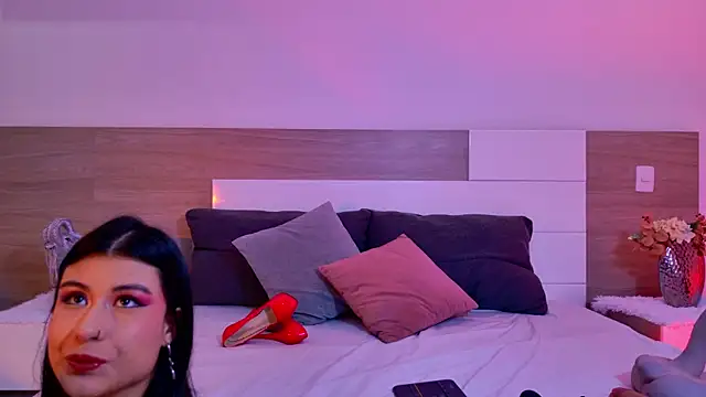 DaphneWayne online show from 04.17.26