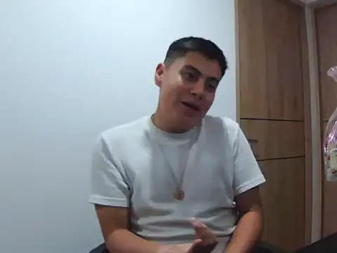 Snapshot of andres_rivera chatting on 03.04.26 andres rivera online show from 03.04.26