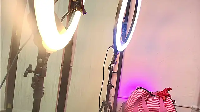 mia turnerr online show from 04.28.26