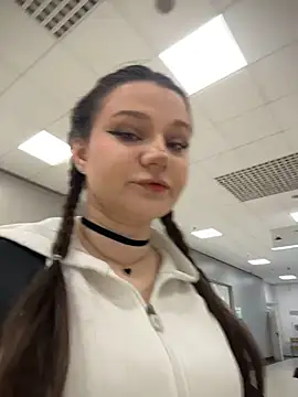 Snapshot of MaryLola chatting on 03.29.26 MaryLola online show from 03.29.26