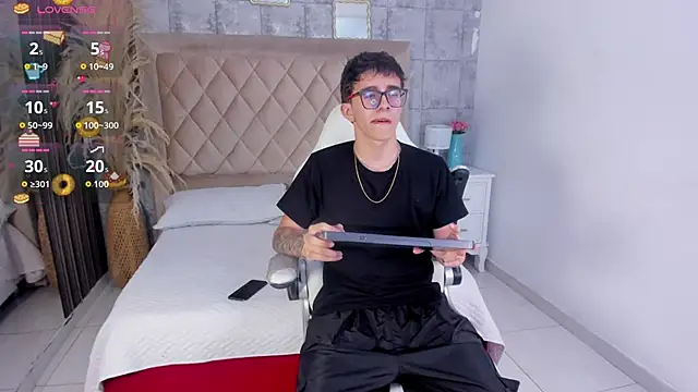 TylerCross  online show from 03.25.26