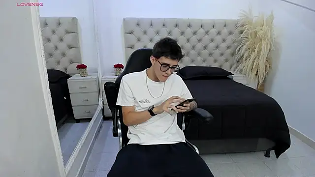 TylerCross  online show from 03.29.26