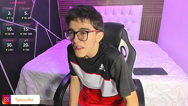 TylerCross  online show from 04.04.26