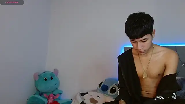 Snapshot of Sebas_fire4 chatting on 04.28.26 Sebas fire4 online show from 04.28.26