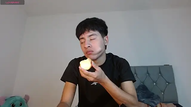 Snapshot of Sebas_fire4 chatting on 05.19.26 Sebas fire4 online show from 05.19.26
