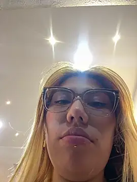 Lia Sterling online show from 04.19.26