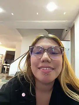 Lia Sterling online show from 04.25.26