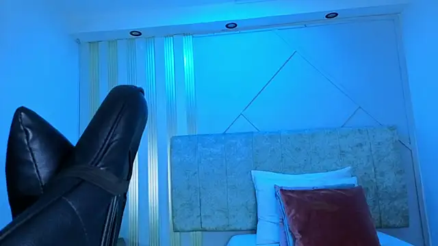 j belle  online show from 04.26.26