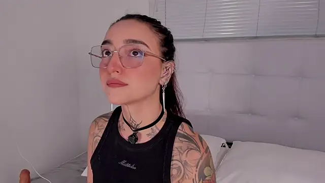 Snapshot of Emily_Rousess chatting on 07.03.26 Emily Rousess online show from 07.03.26