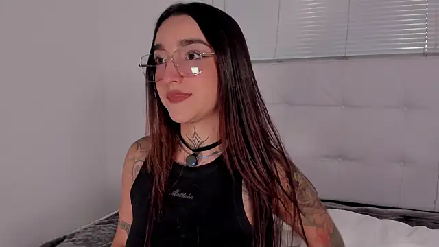Snapshot of Emily_Rousess chatting on 07.10.26 Emily Rousess online show from 07.10.26