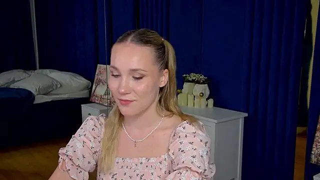 Snapshot of ElaraVoltage chatting on 07.18.26 ElaraVoltage online show from 07.18.26