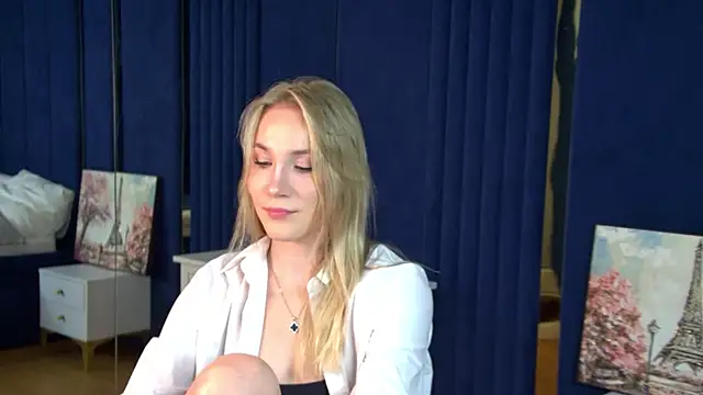 Snapshot of ElaraVoltage chatting on 08.02.26 ElaraVoltage online show from 08.02.26