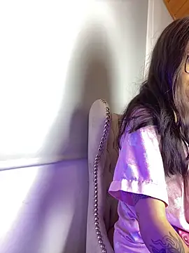 Cloe pink1 online show from 04.22.26