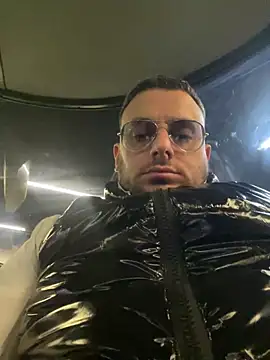 Snapshot of tonyboys19418 chatting on 03.08.26 tonyboys19418 online show from 03.08.26