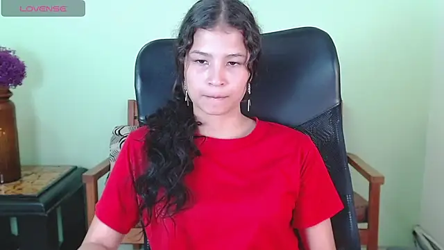 Snapshot of ChalonVera chatting on 04.22.26 ChalonVera online show from 04.22.26