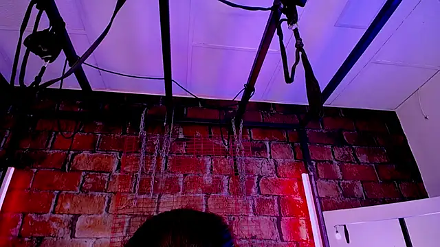 MoiraHoland online show from 07.04.26