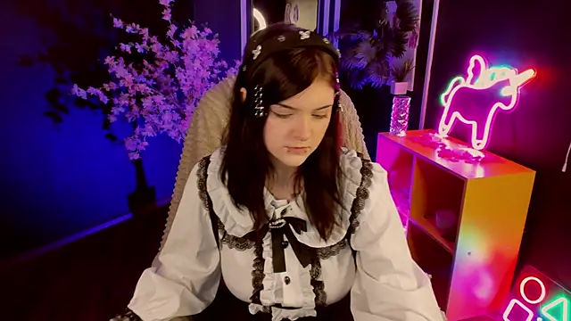 EsterTwilight online show from 04.29.26