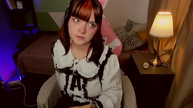 Snapshot of EsterTwilight chatting on 05.06.26 EsterTwilight online show from 05.06.26