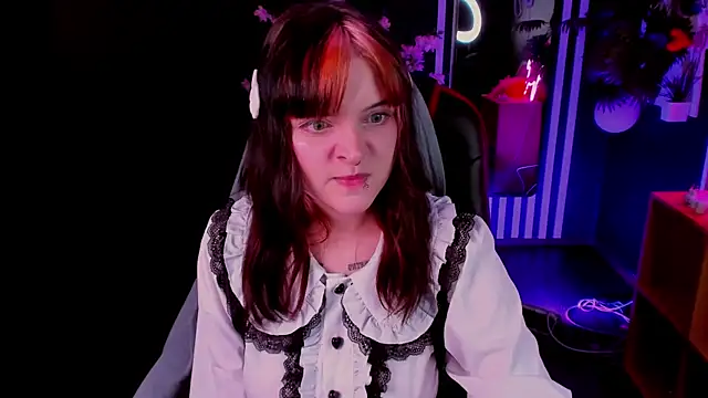 Snapshot of EsterTwilight chatting on 05.19.26 EsterTwilight online show from 05.19.26