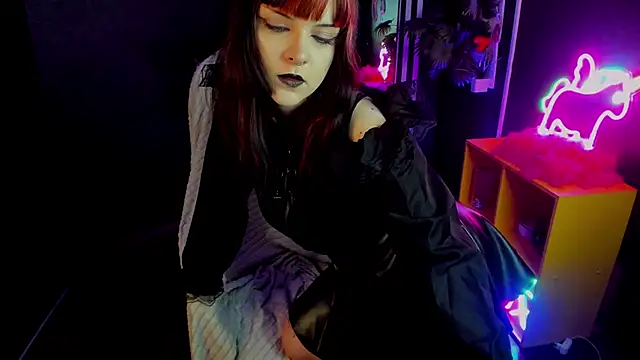 Snapshot of EsterTwilight chatting on 06.19.26 EsterTwilight online show from 06.19.26