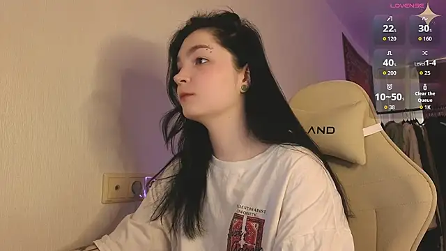 Snapshot of Luna_Moon13 chatting on 04.10.26 Luna Moon13 online show from 04.10.26